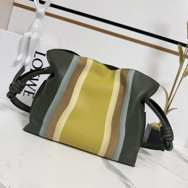 Picture of Loewe Handbags _SKUfw239907827fw